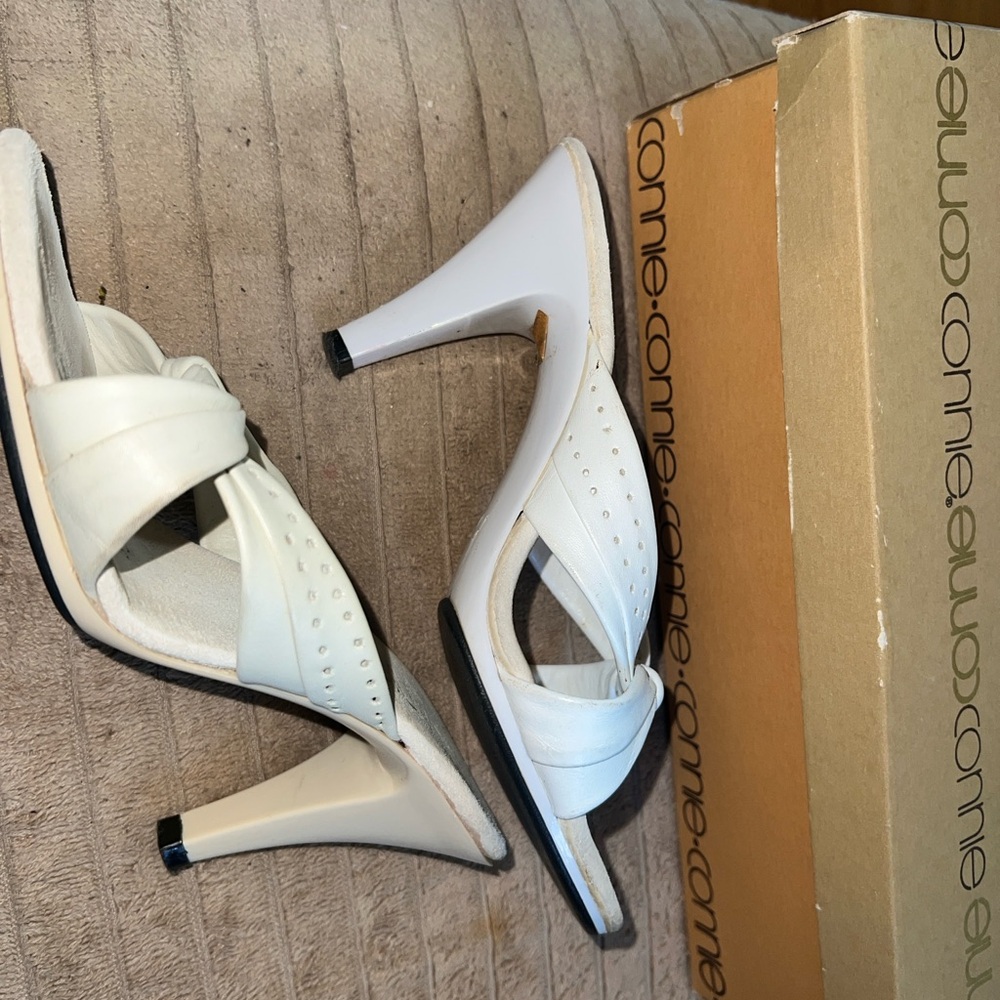 Connie Women's Cream Heeled Sandals vintage 70s 80s plastic heel leather shoes 5